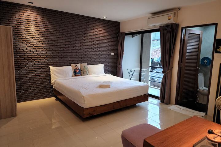 Room 4 of 86