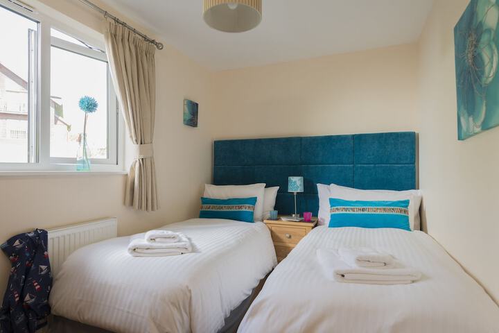 Room 3 of 179