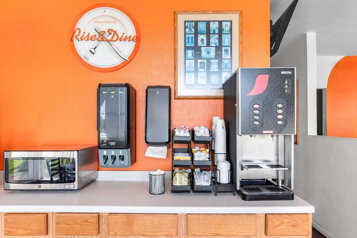 Breakfast/Coffee Service 24 of 32