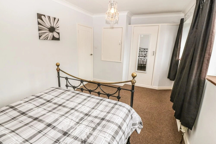 Room 4 of 20