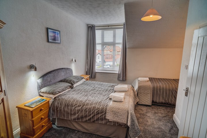 Room 4 of 160