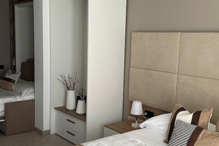 Room 4 of 62