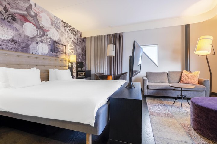 Room 40 of 317