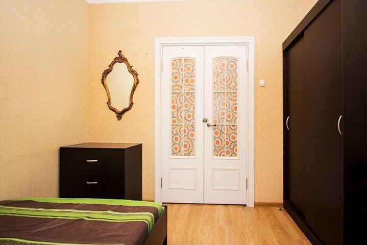 Room 4 of 18