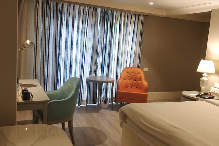 Room 7 of 158