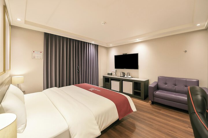 Room 37 of 85