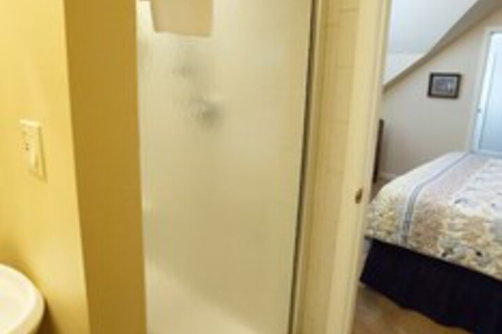 Room 22 of 253