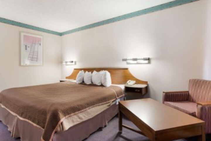 Room 13 of 36