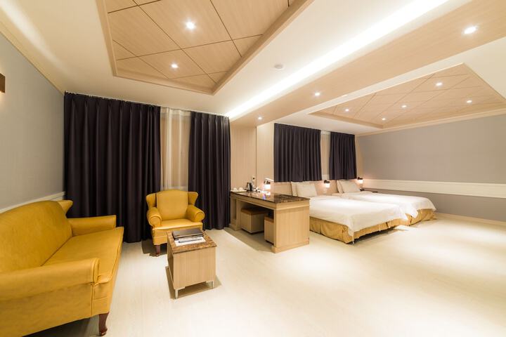 Room 6 of 32