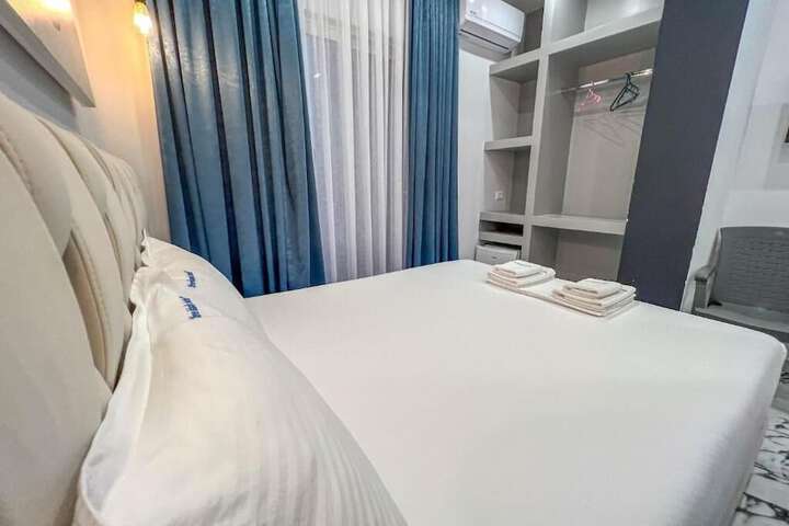 Room 3 of 41