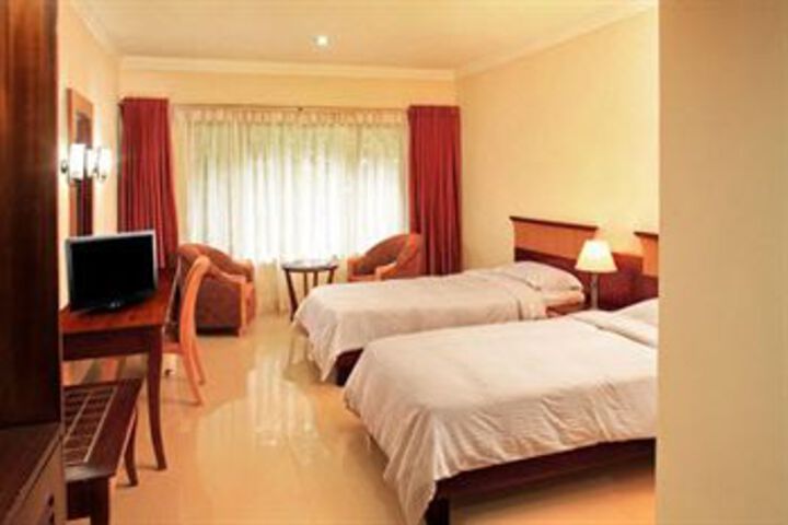 Room 5 of 9