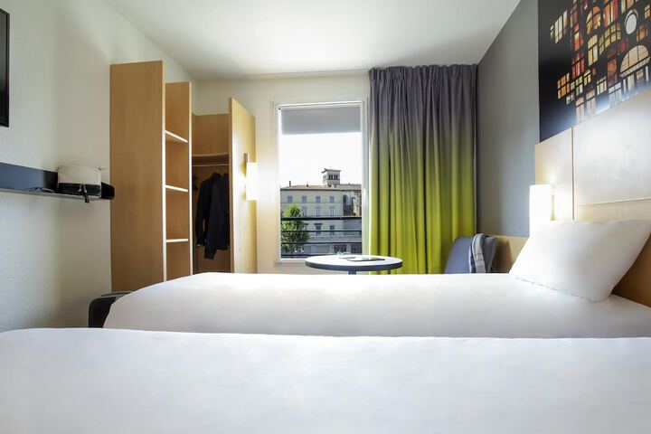 Room 21 of 76