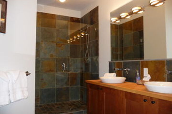 Room 2 of 27