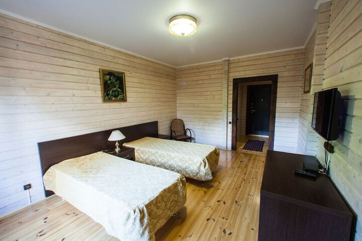 Room 6 of 10
