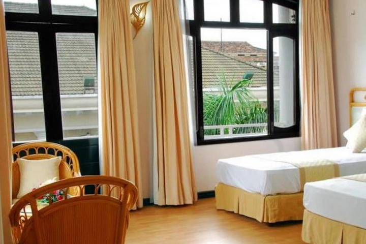Room 6 of 18