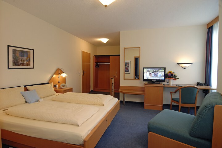 Room 16 of 42