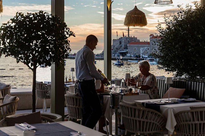 Dining 37 of 78