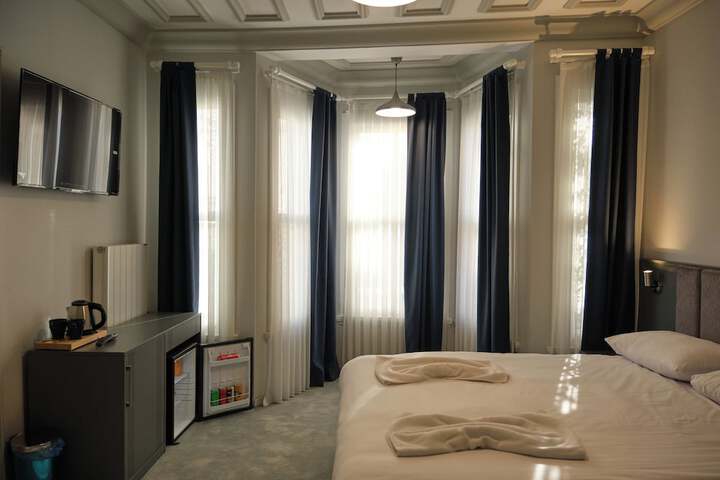 Room 10 of 29