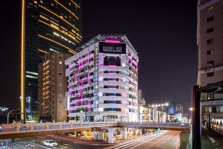 Hotel 67 of 77