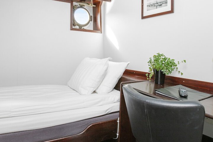 Room 4 of 66