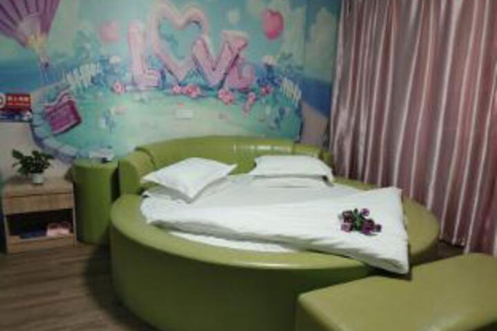 Room 6 of 7