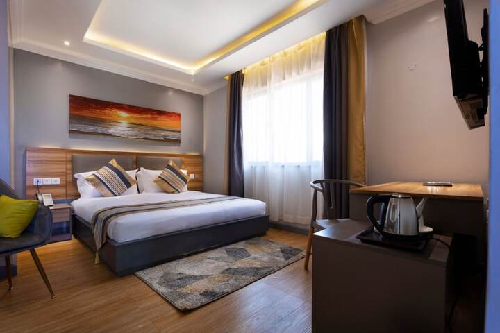 Room 4 of 16