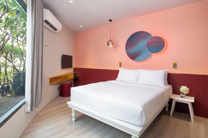 Room 11 of 40