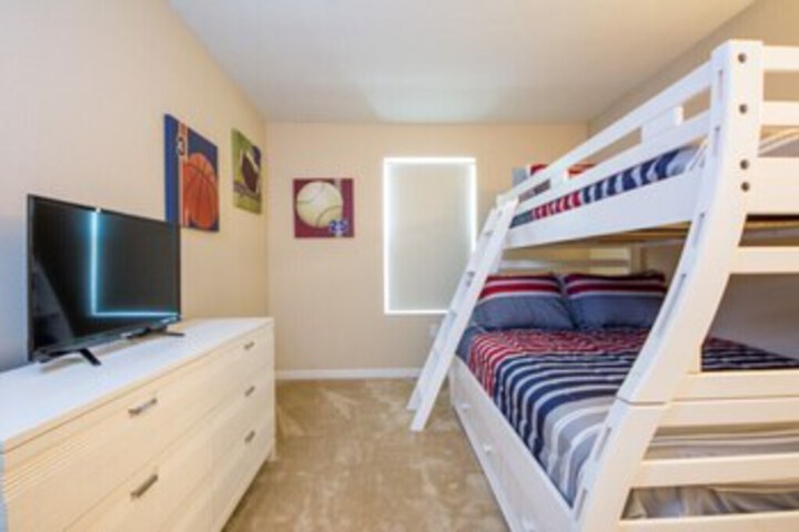 Room 27 of 33