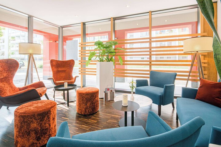 Entrance & Lobby