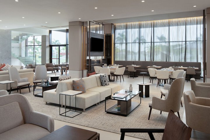 Lounge 68 of 87
