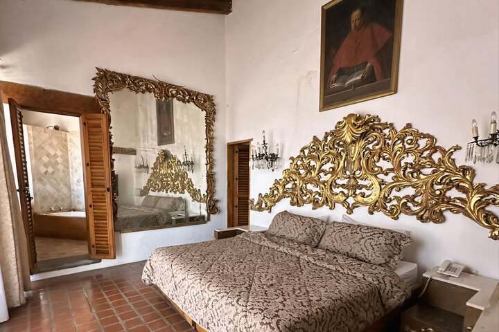 Room 26 of 100