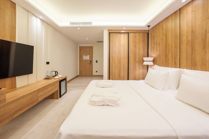 Room 13 of 37