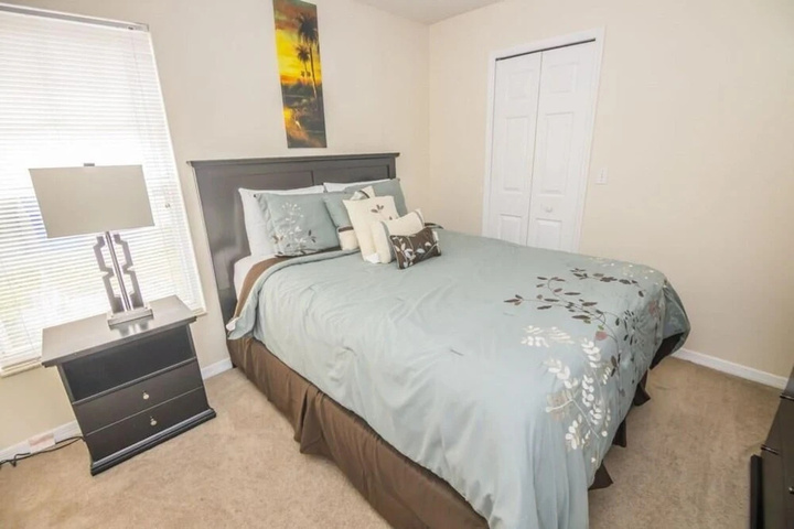 Room 5 of 16