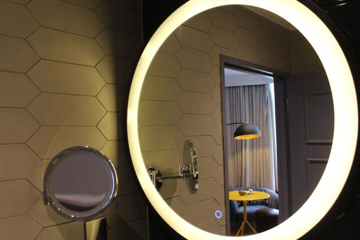 Room 25 of 38