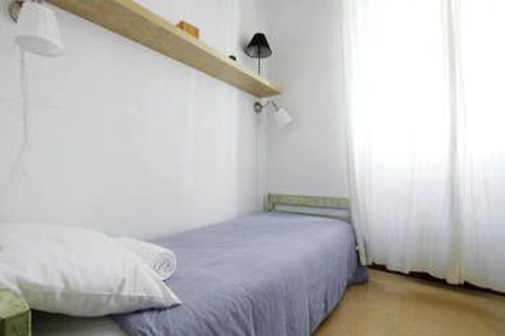 Room 8 of 16