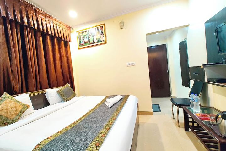 Room 7 of 14
