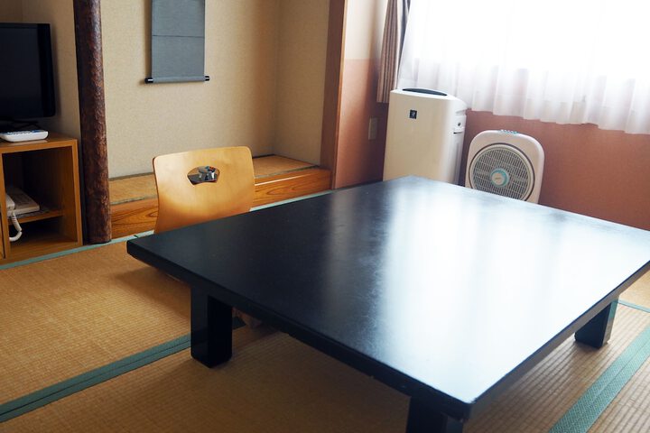 Room 17 of 102