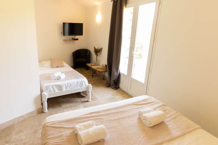 Room 2 of 26
