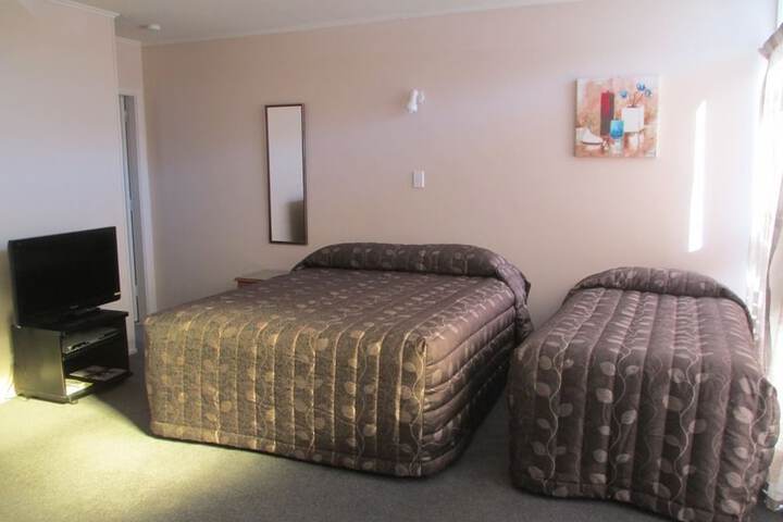 Room 3 of 33