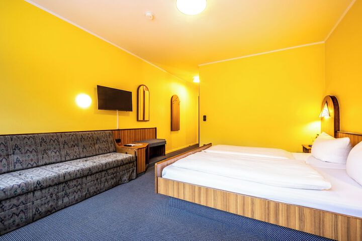 Room 17 of 74