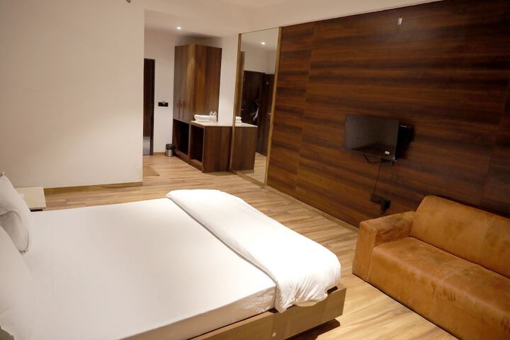 Room 9 of 17