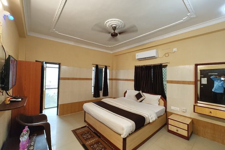 Room 10 of 18