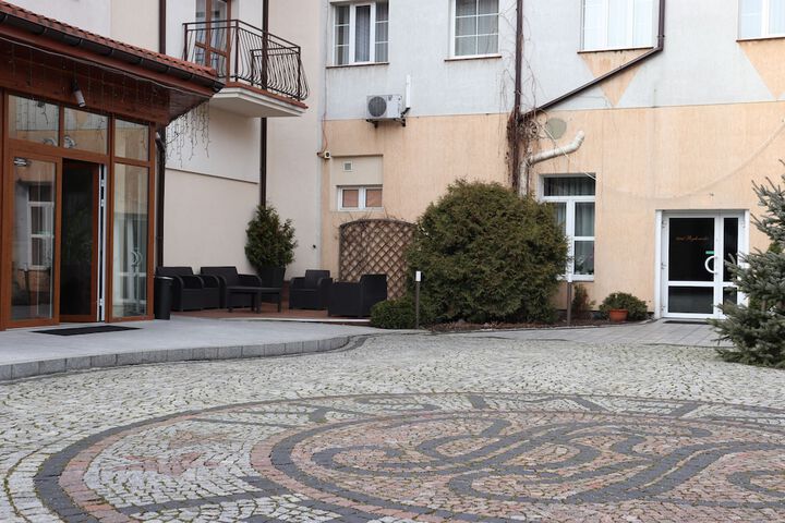 Hotel Exterior 42 of 45