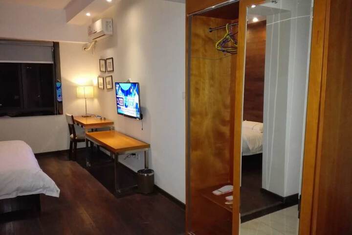 Room 15 of 26
