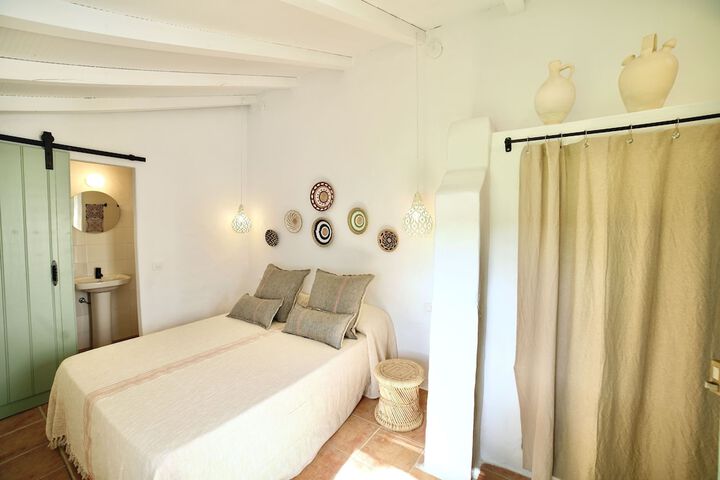 Room 9 of 39