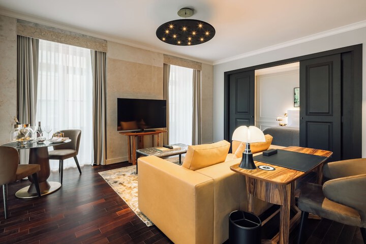 Room 30 of 74