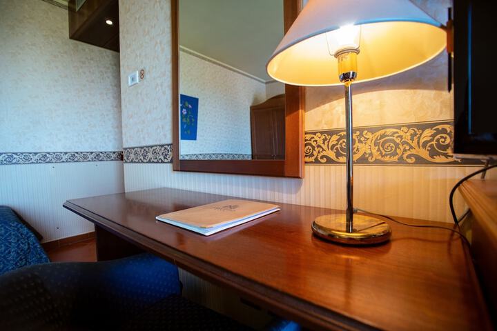 Room 6 of 25