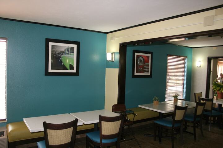 Breakfast area