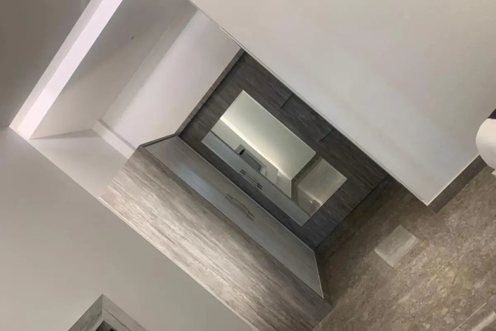 Room 11 of 16