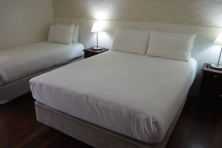 Room 4 of 42